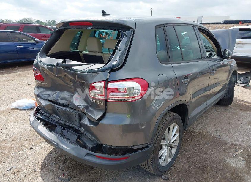 Photo 4 of 2014 Volkswagen Tiguan SE (VIN WVGAV3AXXEW507569)