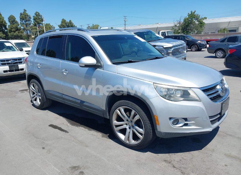 2009 Volkswagen Tiguan S/SE/SEL (VIN WVGAV75N19W504095) main photo