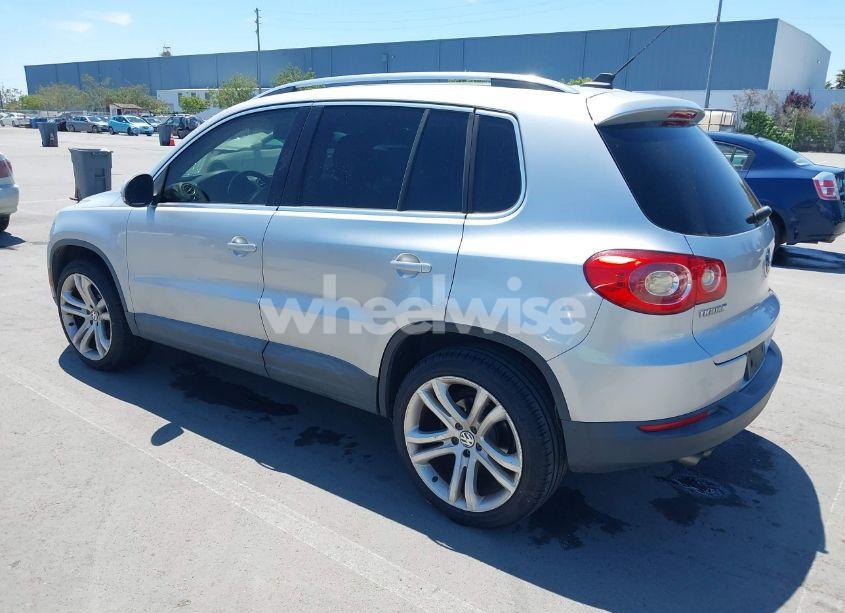 Photo 3 of 2009 Volkswagen Tiguan S/SE/SEL (VIN WVGAV75N19W504095)