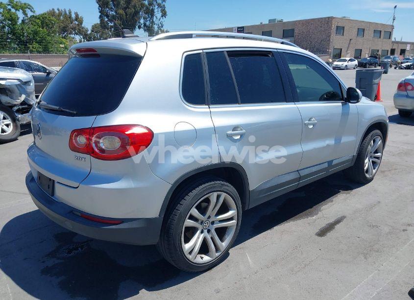Photo 4 of 2009 Volkswagen Tiguan S/SE/SEL (VIN WVGAV75N19W504095)