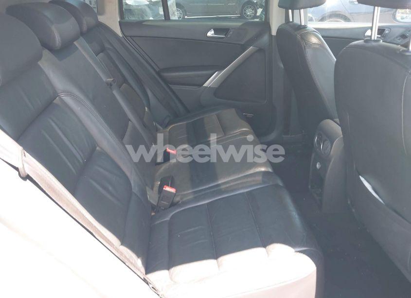 Photo 8 of 2009 Volkswagen Tiguan S/SE/SEL (VIN WVGAV75N19W504095)