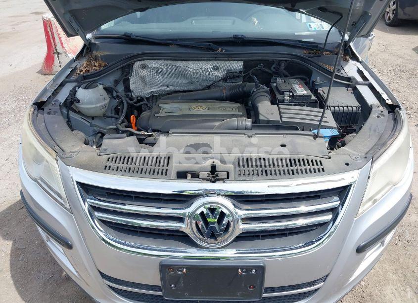 Photo 10 of 2009 Volkswagen Tiguan S (VIN WVGAV75N49W526527)
