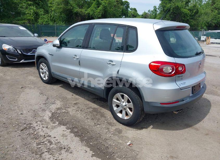 Photo 3 of 2009 Volkswagen Tiguan S (VIN WVGAV75N49W526527)