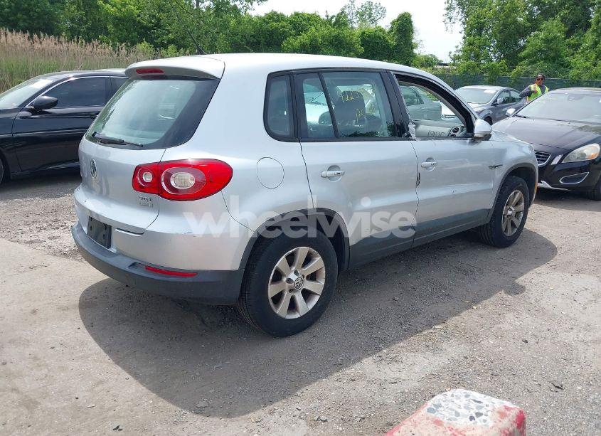 Photo 4 of 2009 Volkswagen Tiguan S (VIN WVGAV75N49W526527)