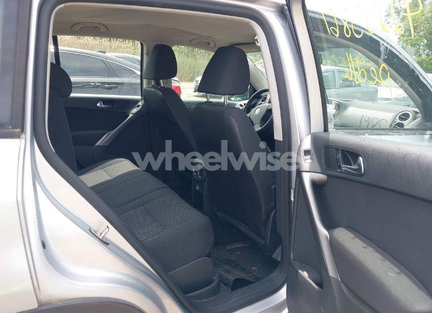 Photo 8 of 2009 Volkswagen Tiguan S (VIN WVGAV75N49W526527)