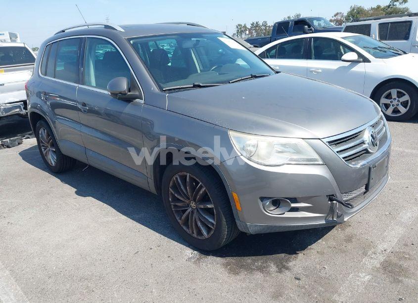 2009 Volkswagen Tiguan SE (VIN WVGAV75N59W533096) main photo