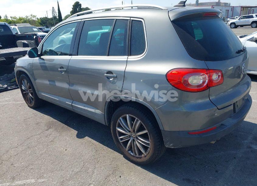 Photo 3 of 2009 Volkswagen Tiguan SE (VIN WVGAV75N59W533096)