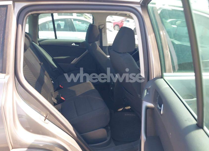 Photo 8 of 2009 Volkswagen Tiguan SE (VIN WVGAV75N59W533096)