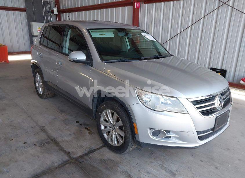2009 Volkswagen Tiguan S/SE/SEL (VIN WVGAV75NX9W002752) main photo