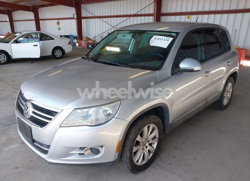 Photo 2 of 2009 Volkswagen Tiguan S/SE/SEL (VIN WVGAV75NX9W002752)
