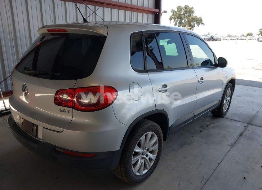 Photo 4 of 2009 Volkswagen Tiguan S/SE/SEL (VIN WVGAV75NX9W002752)