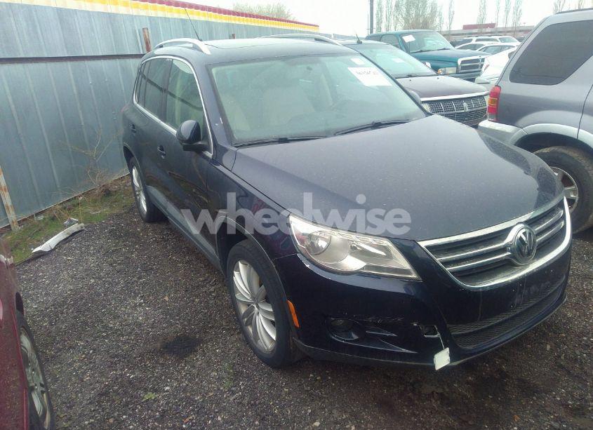 2011 Volkswagen Tiguan SE (VIN WVGAV7AX0BW511228) main photo