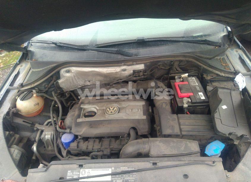 Photo 10 of 2011 Volkswagen Tiguan SE (VIN WVGAV7AX0BW511228)