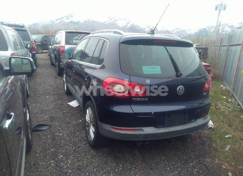 Photo 3 of 2011 Volkswagen Tiguan SE (VIN WVGAV7AX0BW511228)