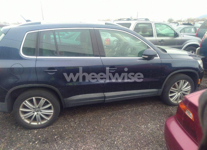 Photo 4 of 2011 Volkswagen Tiguan SE (VIN WVGAV7AX0BW511228)