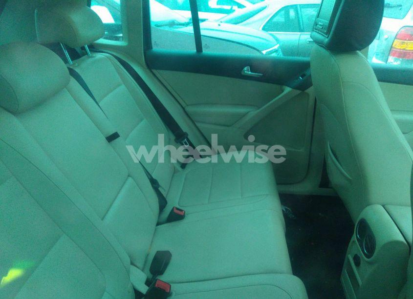 Photo 8 of 2011 Volkswagen Tiguan SE (VIN WVGAV7AX0BW511228)