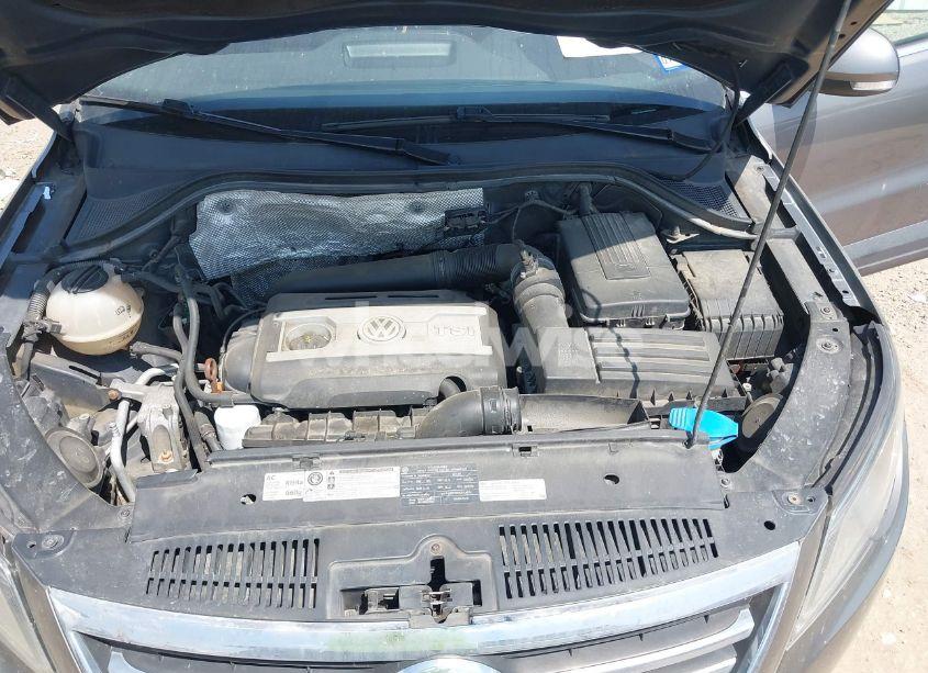 Photo 10 of 2011 Volkswagen Tiguan SEL (VIN WVGAV7AX0BW550059)