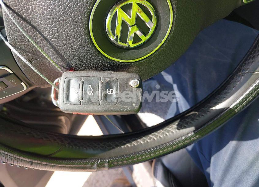 Photo 11 of 2011 Volkswagen Tiguan SEL (VIN WVGAV7AX0BW550059)