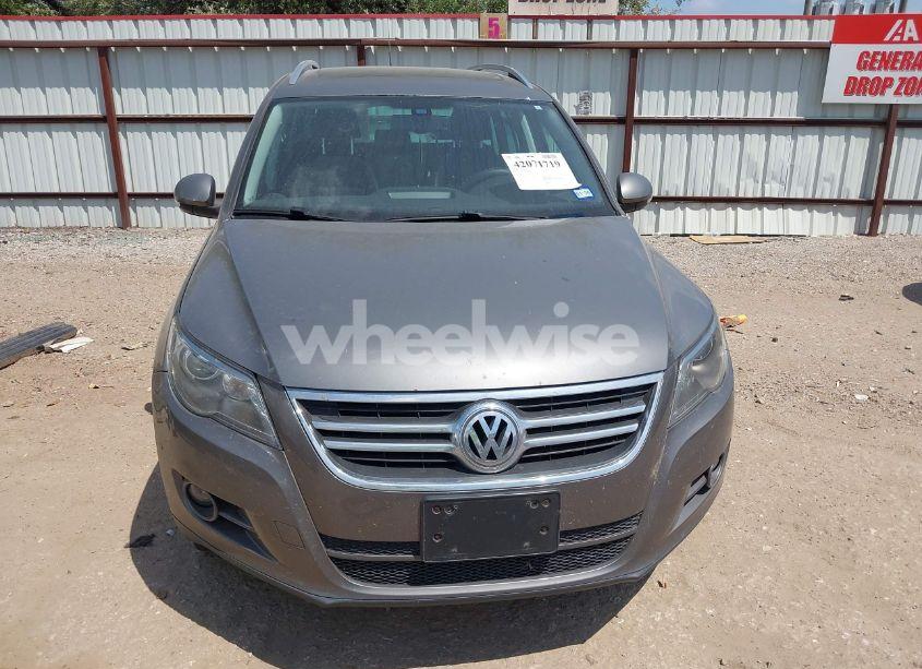 Photo 12 of 2011 Volkswagen Tiguan SEL (VIN WVGAV7AX0BW550059)