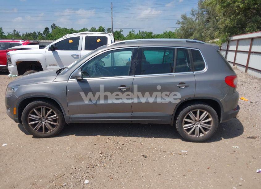 Photo 14 of 2011 Volkswagen Tiguan SEL (VIN WVGAV7AX0BW550059)