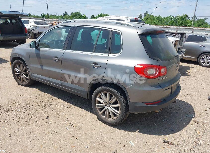 Photo 3 of 2011 Volkswagen Tiguan SEL (VIN WVGAV7AX0BW550059)