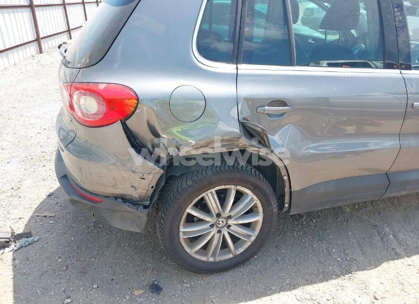 Photo 6 of 2011 Volkswagen Tiguan SEL (VIN WVGAV7AX0BW550059)