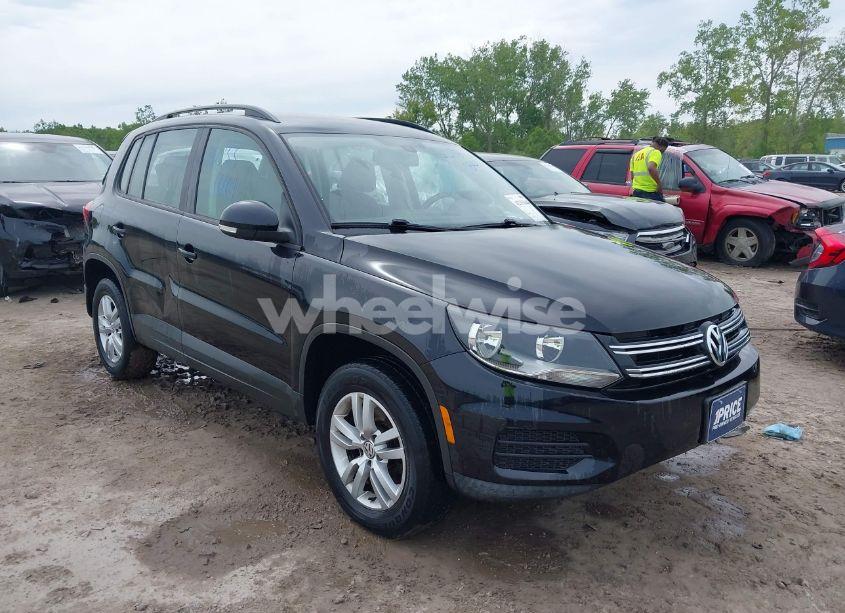 2016 Volkswagen Tiguan S (VIN WVGAV7AX0GW519952) main photo