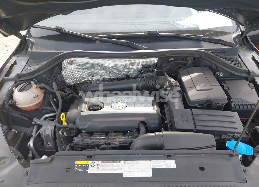 Photo 10 of 2016 Volkswagen Tiguan S (VIN WVGAV7AX0GW519952)