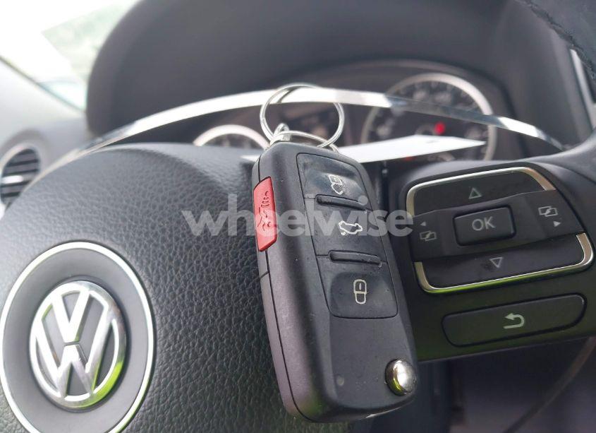 Photo 11 of 2016 Volkswagen Tiguan S (VIN WVGAV7AX0GW519952)