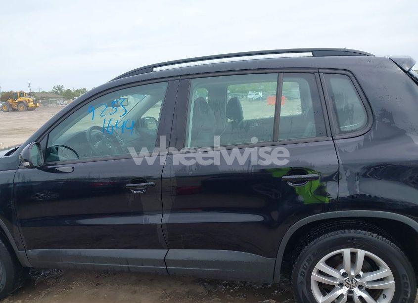Photo 14 of 2016 Volkswagen Tiguan S (VIN WVGAV7AX0GW519952)