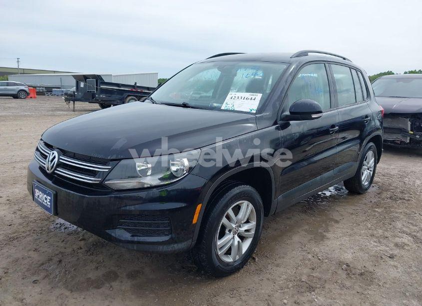 Photo 2 of 2016 Volkswagen Tiguan S (VIN WVGAV7AX0GW519952)