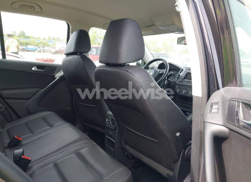 Photo 8 of 2016 Volkswagen Tiguan S (VIN WVGAV7AX0GW519952)