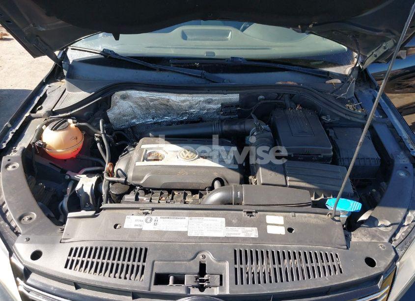 Photo 10 of 2012 Volkswagen Tiguan S (VIN WVGAV7AX1CW557250)