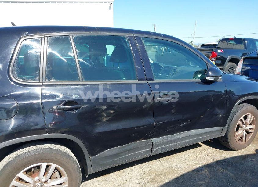 Photo 13 of 2012 Volkswagen Tiguan S (VIN WVGAV7AX1CW557250)