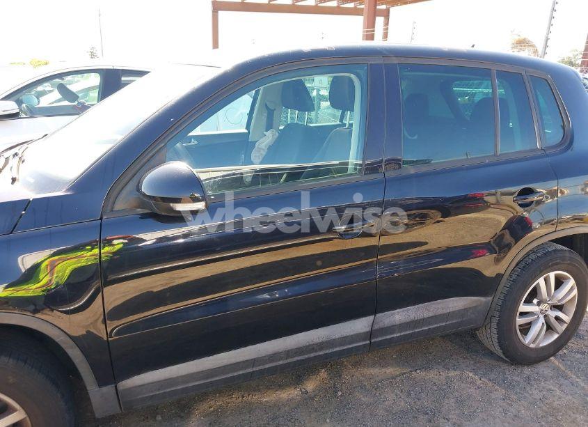 Photo 14 of 2012 Volkswagen Tiguan S (VIN WVGAV7AX1CW557250)