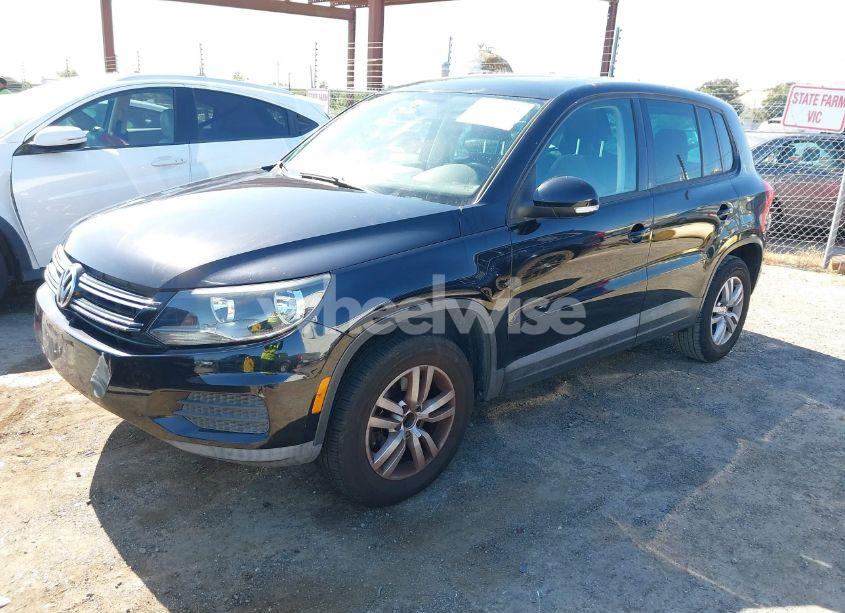 Photo 2 of 2012 Volkswagen Tiguan S (VIN WVGAV7AX1CW557250)