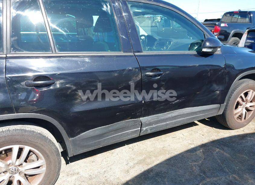 Photo 6 of 2012 Volkswagen Tiguan S (VIN WVGAV7AX1CW557250)