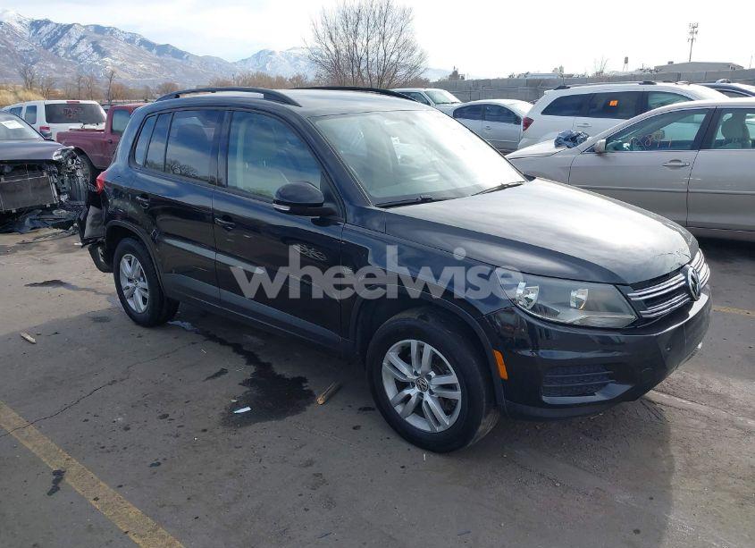 2017 Volkswagen Tiguan 2.0T S (VIN WVGAV7AX1HW507472) main photo