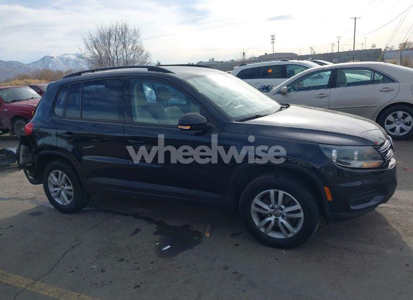 Photo 13 of 2017 Volkswagen Tiguan 2.0T S (VIN WVGAV7AX1HW507472)