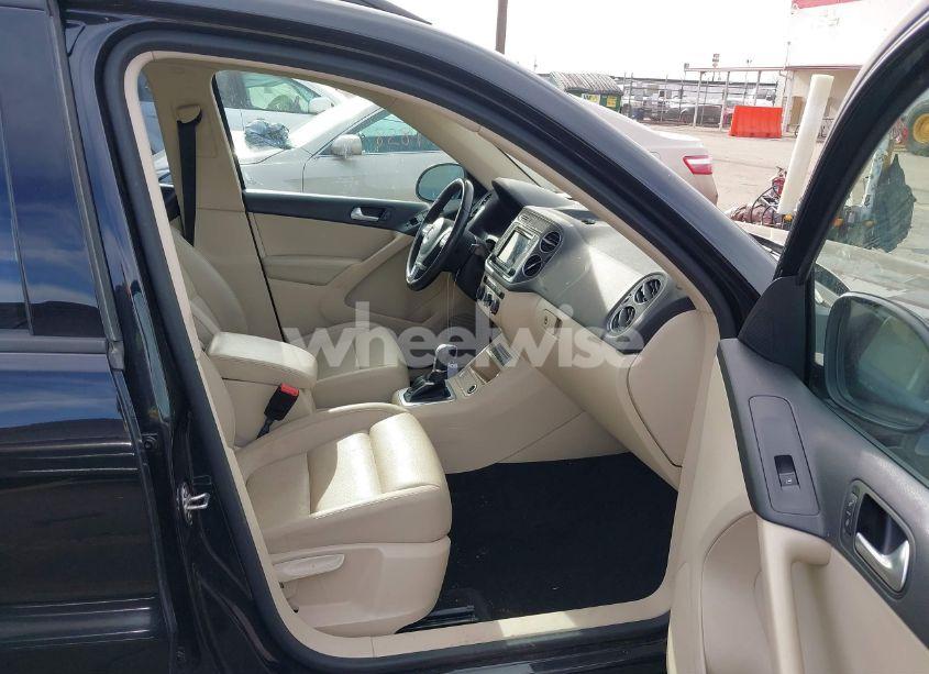 Photo 5 of 2017 Volkswagen Tiguan 2.0T S (VIN WVGAV7AX1HW507472)