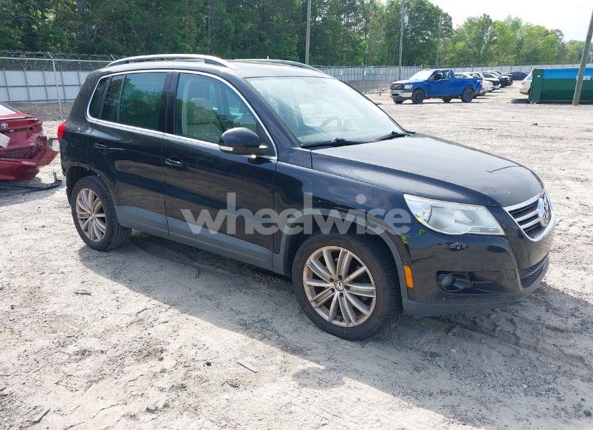 2011 Volkswagen Tiguan SE (VIN WVGAV7AX2BW534218) main photo