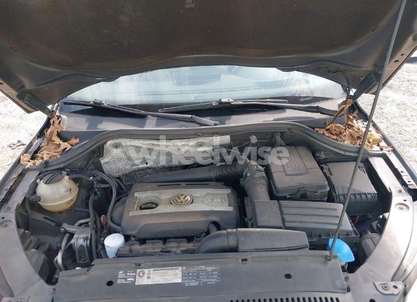 Photo 10 of 2011 Volkswagen Tiguan SE (VIN WVGAV7AX2BW534218)