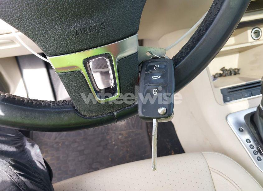 Photo 11 of 2011 Volkswagen Tiguan SE (VIN WVGAV7AX2BW534218)