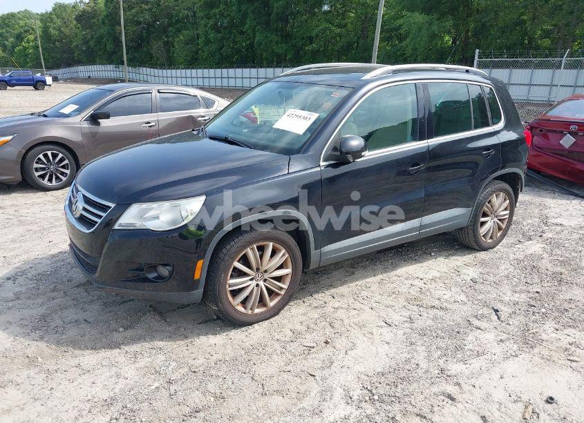 Photo 2 of 2011 Volkswagen Tiguan SE (VIN WVGAV7AX2BW534218)