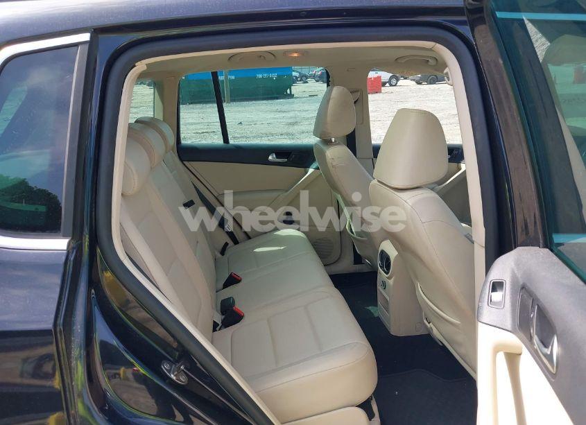 Photo 8 of 2011 Volkswagen Tiguan SE (VIN WVGAV7AX2BW534218)