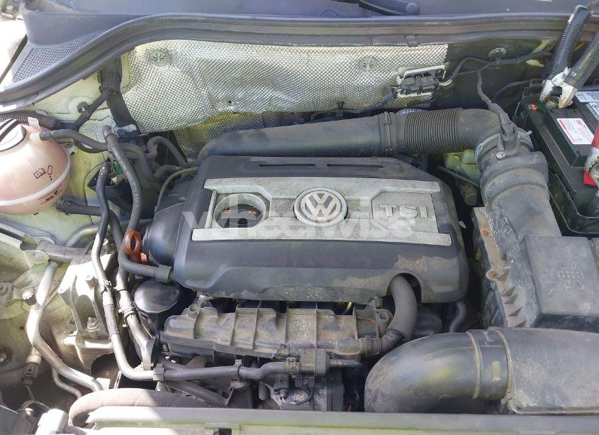 Photo 10 of 2012 Volkswagen Tiguan S (VIN WVGAV7AX2CW522958)