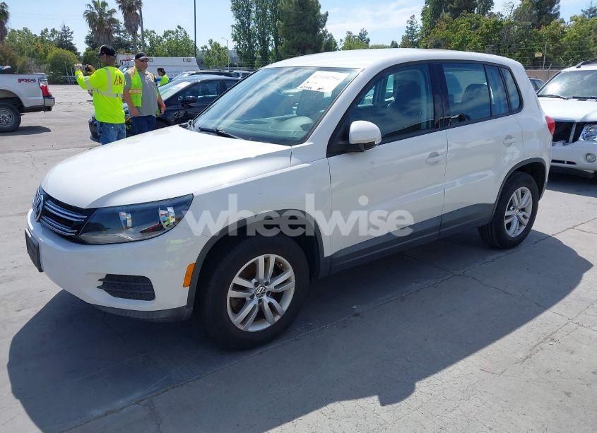 Photo 2 of 2012 Volkswagen Tiguan S (VIN WVGAV7AX2CW522958)