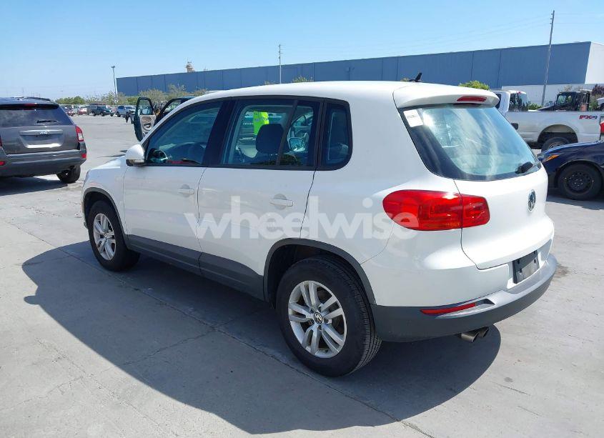 Photo 3 of 2012 Volkswagen Tiguan S (VIN WVGAV7AX2CW522958)