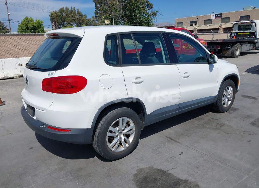 Photo 4 of 2012 Volkswagen Tiguan S (VIN WVGAV7AX2CW522958)