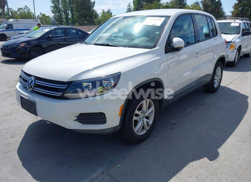Photo 6 of 2012 Volkswagen Tiguan S (VIN WVGAV7AX2CW522958)